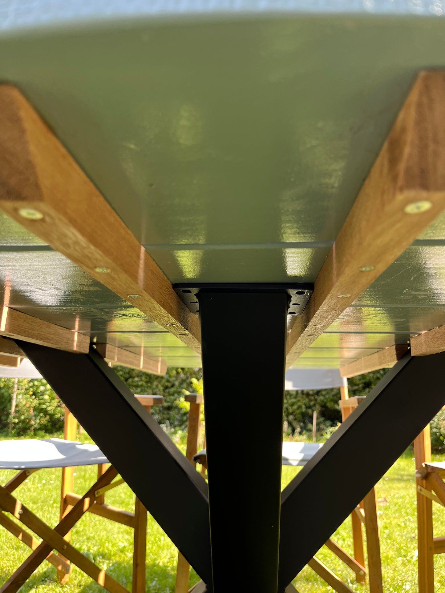 Ronde tuintafel Kaprun | hardhouten dwarsverbanden voor optimale stevigheid